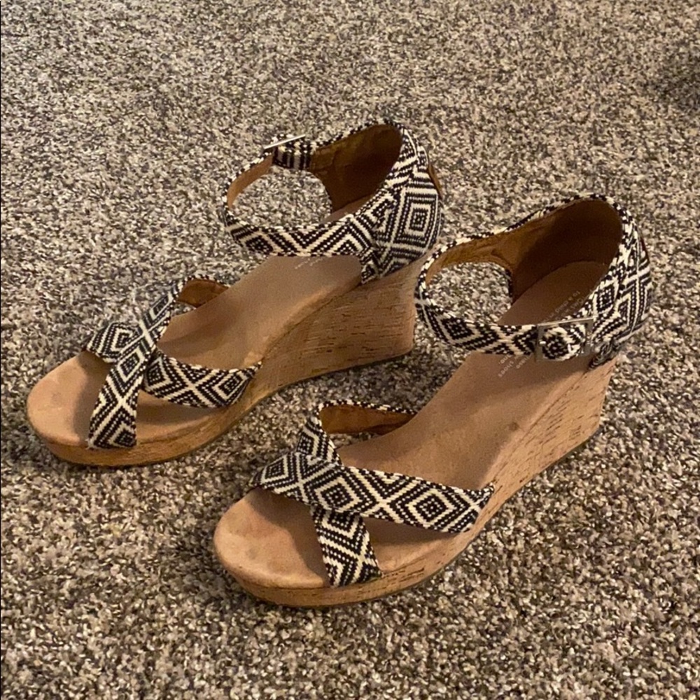 TOMS wedges - Picture 2 of 3
